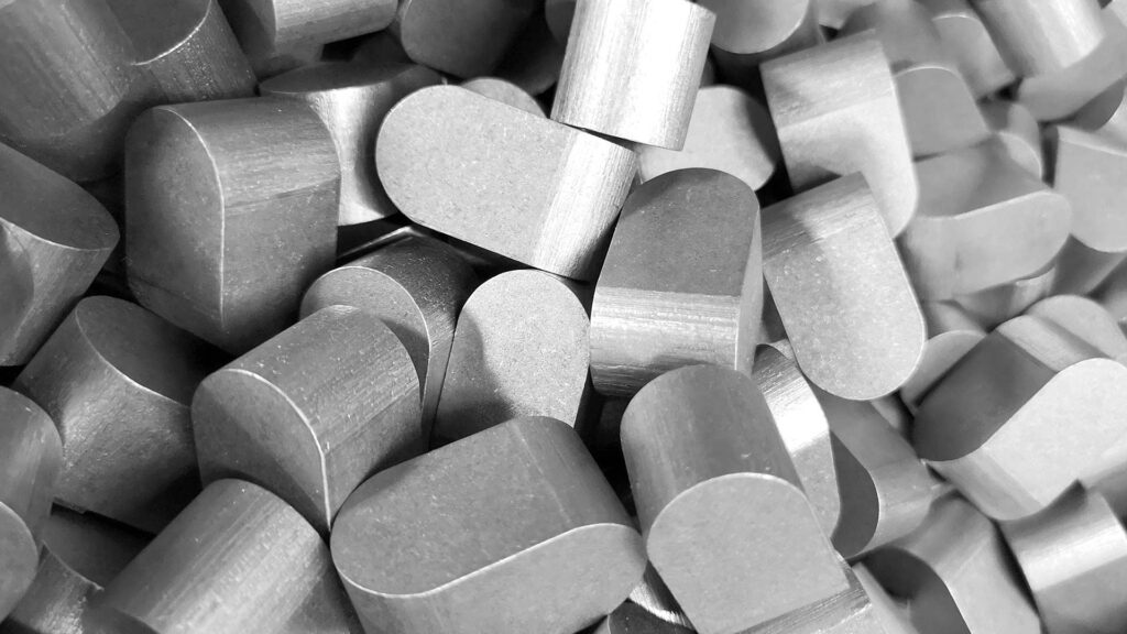 Close-up of milled keyways according to DIN 6885 by Crummenerl