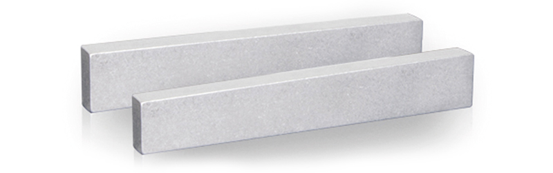 Flat wedges for friction-locked connections